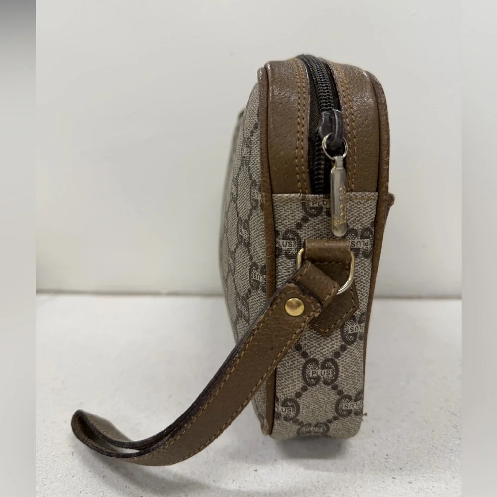 Vintage GUCCI Plus GG Clutch with Wrist Strap - Picture 5 of 14